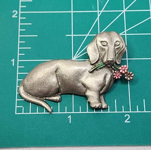 JJ Jonette Pewter Dachshund Holding Flowers Brooch Pin - Picture 4 of 9
